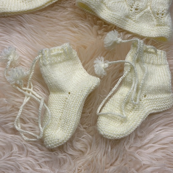 Handmade Crochet Baby Bonnets and Booties in Light Yellow NWOT - Picture 4 of 4